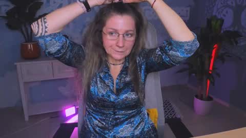 Snapshot of fridatander chatting on December 20, 9:11 am Frida Tander online show from December 20, 9:11 am