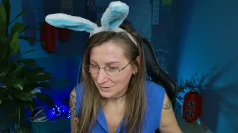 Snapshot of fridatander chatting on December 31, 1:08 pm Frida Tander online show from December 31, 1:08 pm