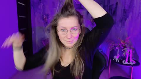 Snapshot of fridatander chatting on January 1, 9:07 am Frida Tander online show from January 1, 9:07 am