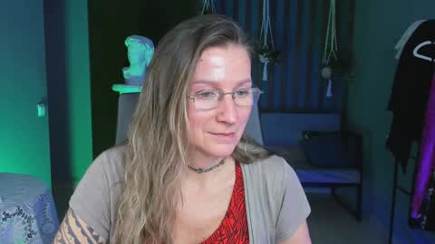 Snapshot of fridatander chatting on January 7, 3:02 pm Frida Tander online show from January 7, 3:02 pm