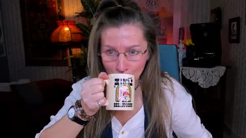 Snapshot of fridatander chatting on February 6, 9:11 am Frida Tander online show from February 6, 9:11 am