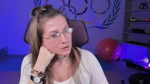 Snapshot of fridatander chatting on February 10, 6:35 pm Frida Tander online show from February 10, 6:35 pm