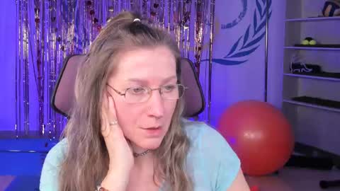 Snapshot of fridatander chatting on February 24, 9:10 am Frida Tander online show from February 24, 9:10 am