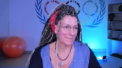 Snapshot of fridatander chatting on September 29, 1:27 pm Frida Tander online show from September 29, 1:27 pm