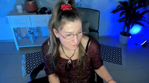 Snapshot of fridatander chatting on November 30, 5:11 am Frida Tander online show from November 30, 5:11 am