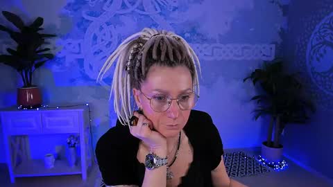 Frida Tander online show from April 28, 5:23 am