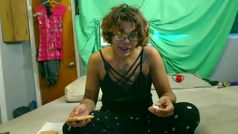 Snapshot of fridaybliss chatting on September 9, 4:28 pm Friday Bliss online show from September 9, 4:28 pm