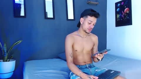 Adam y pitter online show from December 4, 11:52 am