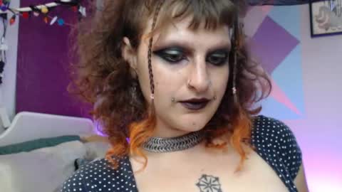 Snapshot of friskyflowers chatting on October 1, 5:41 pm cherry online show from October 1, 5:41 pm