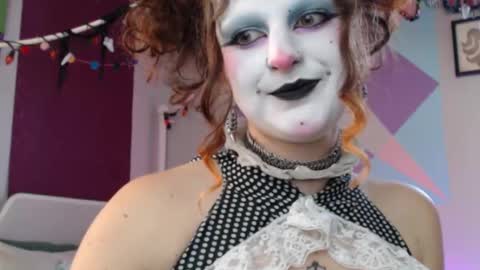 Snapshot of friskyflowers chatting on October 31, 5:58 pm cherry online show from October 31, 5:58 pm