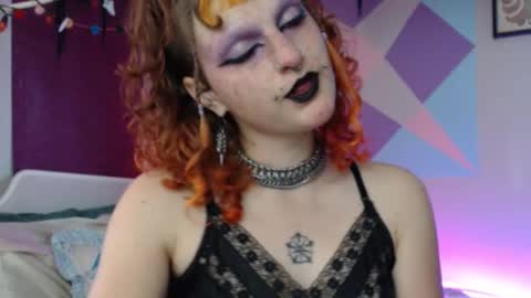 Snapshot of friskyflowers chatting on November 5, 6:08 pm cherry online show from November 5, 6:08 pm