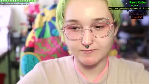 Snapshot of frogessjay chatting on June 25, 1:59 pm Jaywise Frogfoot online show from June 25, 1:59 pm