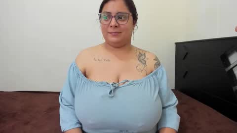 Snapshot of fromheaven_ chatting on November 10, 8:19 pm Lucy online show from November 10, 8:19 pm