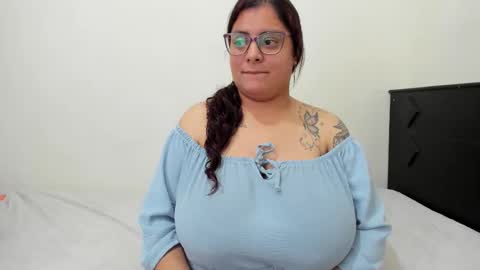 Snapshot of fromheaven_ chatting on December 18, 8:04 pm Lucy online show from December 18, 8:04 pm