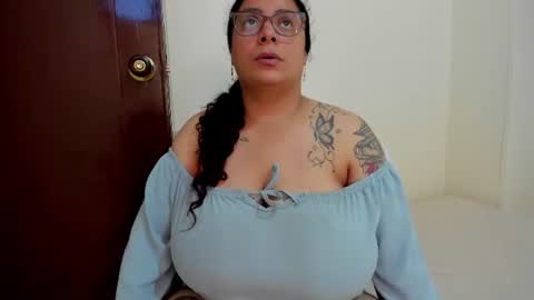 Snapshot of fromheaven_ chatting on August 4, 8:00 pm Lucy online show from August 4, 8:00 pm