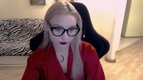 Snapshot of fromsun_forsoul chatting on December 3, 5:20 am Lilith online show from December 3, 5:20 am