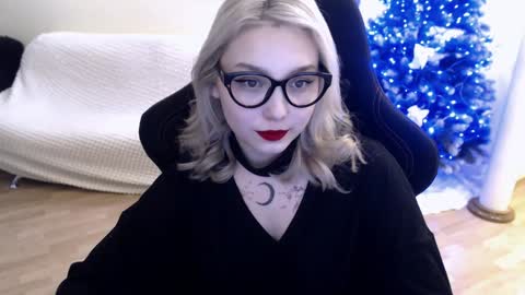 Snapshot of fromsun_forsoul chatting on January 10, 10:17 am Lilith online show from January 10, 10:17 am