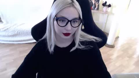 Snapshot of fromsun_forsoul chatting on February 12, 11:51 am Lilith online show from February 12, 11:51 am