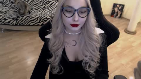 Snapshot of fromsun_forsoul chatting on September 12, 11:43 am Lilith online show from September 12, 11:43 am