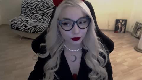 Snapshot of fromsun_forsoul chatting on October 30, 11:44 am Lilith online show from October 30, 11:44 am