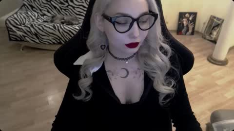 Snapshot of fromsun_forsoul chatting on November 17, 11:27 am Lilith online show from November 17, 11:27 am