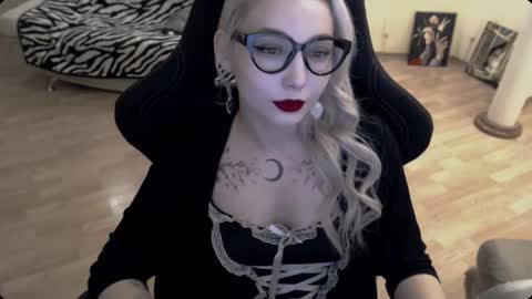 Snapshot of fromsun_forsoul chatting on November 19, 11:54 am Lilith online show from November 19, 11:54 am