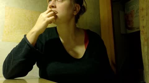 Snapshot of frumcake chatting on December 3, 2:52 am FrumCake online show from December 3, 2:52 am