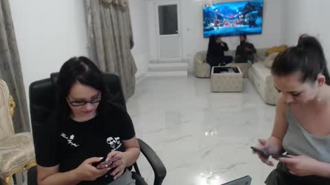 Snapshot of fuckable_one chatting on December 1, 4:29 pm Angelique online show from December 1, 4:29 pm