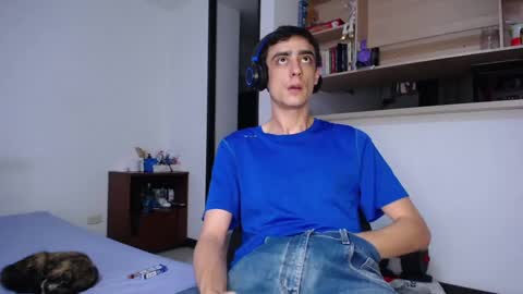 Lauuuu n TheLuckyGuy online show from March 3, 9:59 pm