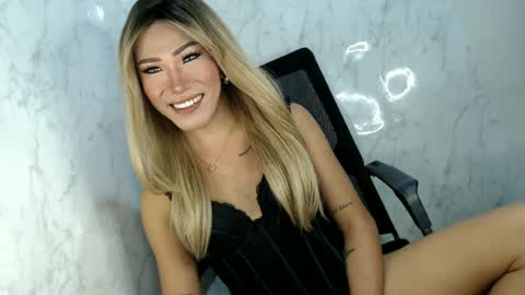 sweetyJENNY online show from June 18, 5:50 pm