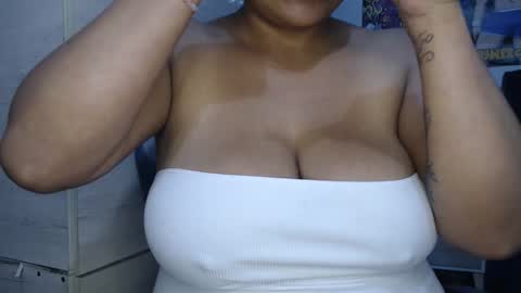 Mia and Gary  online show from December 1, 2:38 am