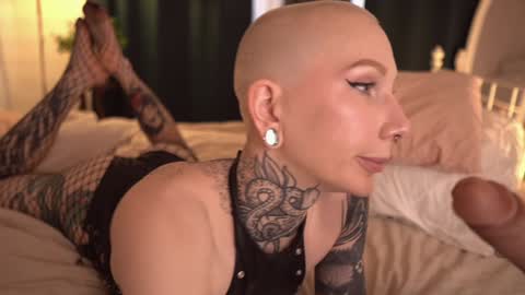 Eva         all my links   online show from February 1, 12:47 pm