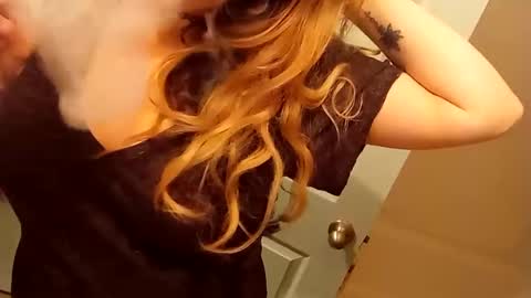 Snapshot of fuckroundfindout513116 chatting on February 17, 8:19 am fuckroundfindout513116 online show from February 17, 8:19 am