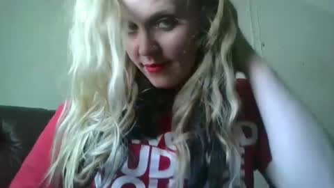 Snapshot of fuckroundfindout513116 chatting on February 21, 5:31 pm fuckroundfindout513116 online show from February 21, 5:31 pm