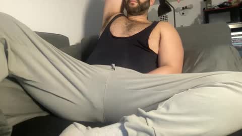 Snapshot of fuckyeahcoach chatting on January 10, 6:42 pm Muscle Bear Jock in Training online show from January 10, 6:42 pm