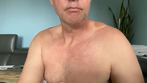 Snapshot of fuertecock chatting on April 12, 11:43 pm Gregorio online show from April 12, 11:43 pm