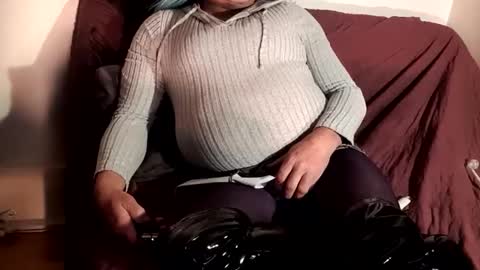 Snapshot of full4cefull chatting on October 10, 3:22 pm Pizzaz online show from October 10, 3:22 pm