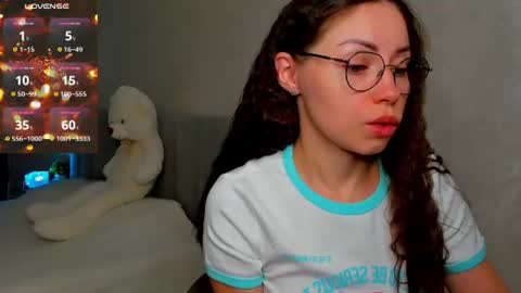 Snapshot of fun__nd__bun chatting on August 3, 3:38 am fun__nd__bun online show from August 3, 3:38 am