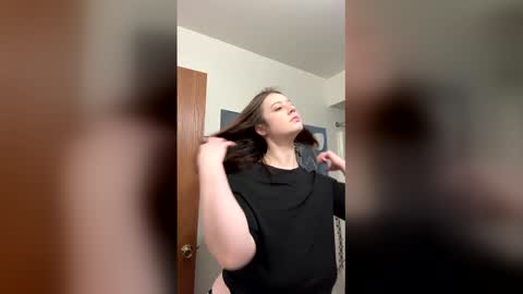 Linnys Palace online show from March 17, 4:21 pm