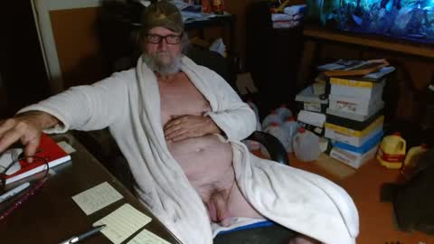 Snapshot of funmike2000 chatting on December 8, 4:25 am mike online show from December 8, 4:25 am