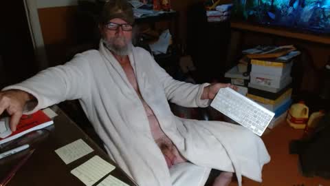 Snapshot of funmike2000 chatting on December 8, 10:52 am mike online show from December 8, 10:52 am