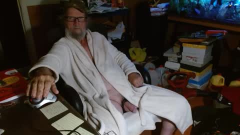 Snapshot of funmike2000 chatting on December 15, 10:39 am mike online show from December 15, 10:39 am