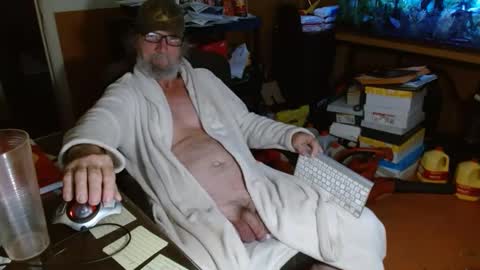 Snapshot of funmike2000 chatting on December 22, 1:00 pm mike online show from December 22, 1:00 pm