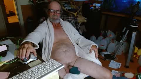 Snapshot of funmike2000 chatting on October 23, 12:32 am mike online show from October 23, 12:32 am