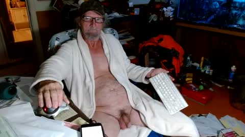 Snapshot of funmike2000 chatting on January 19, 5:00 am mike online show from January 19, 5:00 am