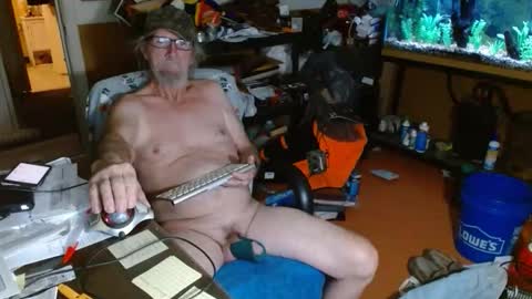 Snapshot of funmike2000 chatting on February 8, 4:16 am mike online show from February 8, 4:16 am