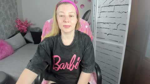 Snapshot of funny_bunny4 chatting on December 20, 7:28 pm funny_bunny4 online show from December 20, 7:28 pm