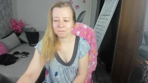 Snapshot of funny_bunny4 chatting on December 21, 9:01 am funny_bunny4 online show from December 21, 9:01 am