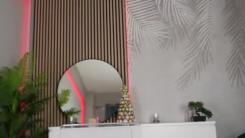 Snapshot of funtasy_world chatting on December 23, 5:49 am Jessy online show from December 23, 5:49 am