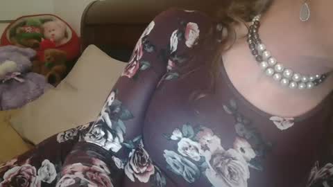 Snapshot of funtimetgirl chatting on February 28, 10:30 am Jessie Love online show from February 28, 10:30 am